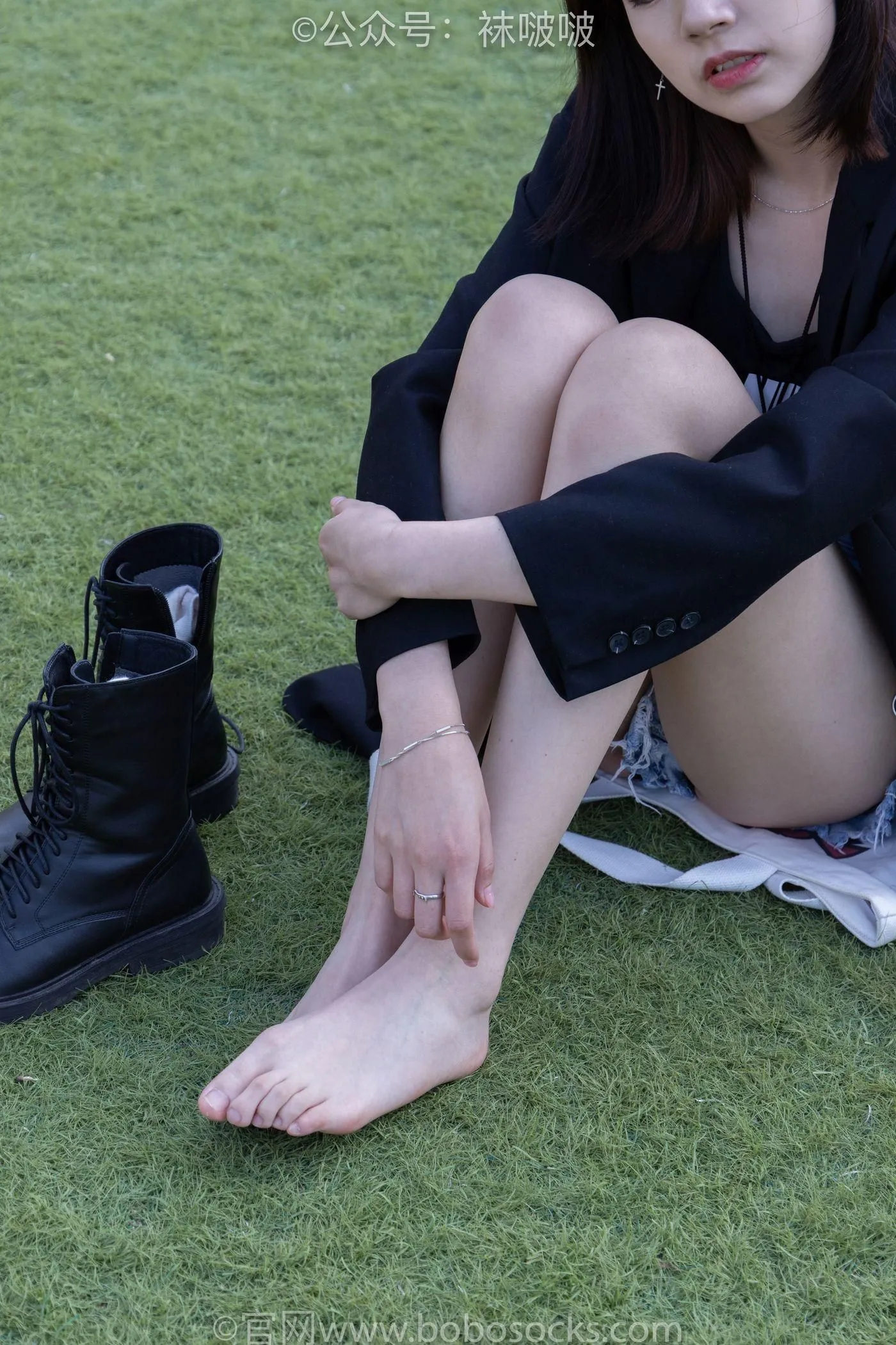 [BoBoSocks袜啵啵]NO.010 小甜豆-马丁靴、白色短棉袜、裸足 [117P]插图9